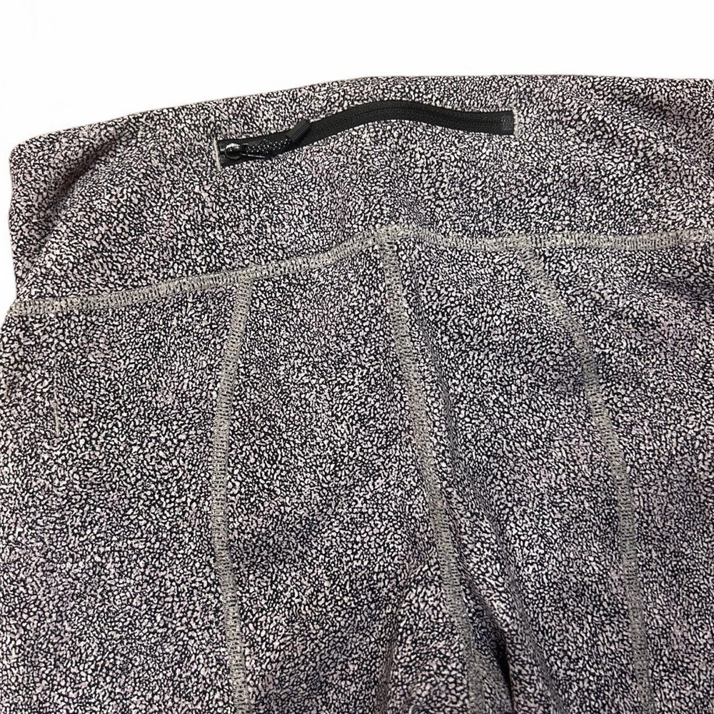 Lululemon • Pace Rival Legging • Grey/Black/White • Cropped • 26” Waist - Picture 7 of 8